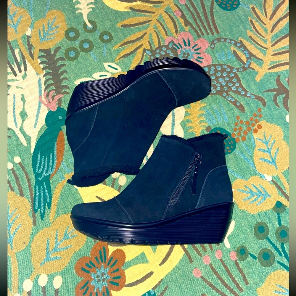 ✨SKECHERS✨ air cooled memory foam booties